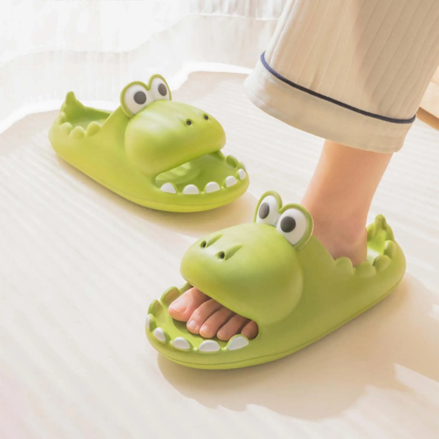 Children's Summer Sandals with Dinosaur Slippers Non-slip Indoor and Outdoor Cute Big Mouth Lightweight Slides Parent-Child Shoes Beach/Pool/Shower Slippers