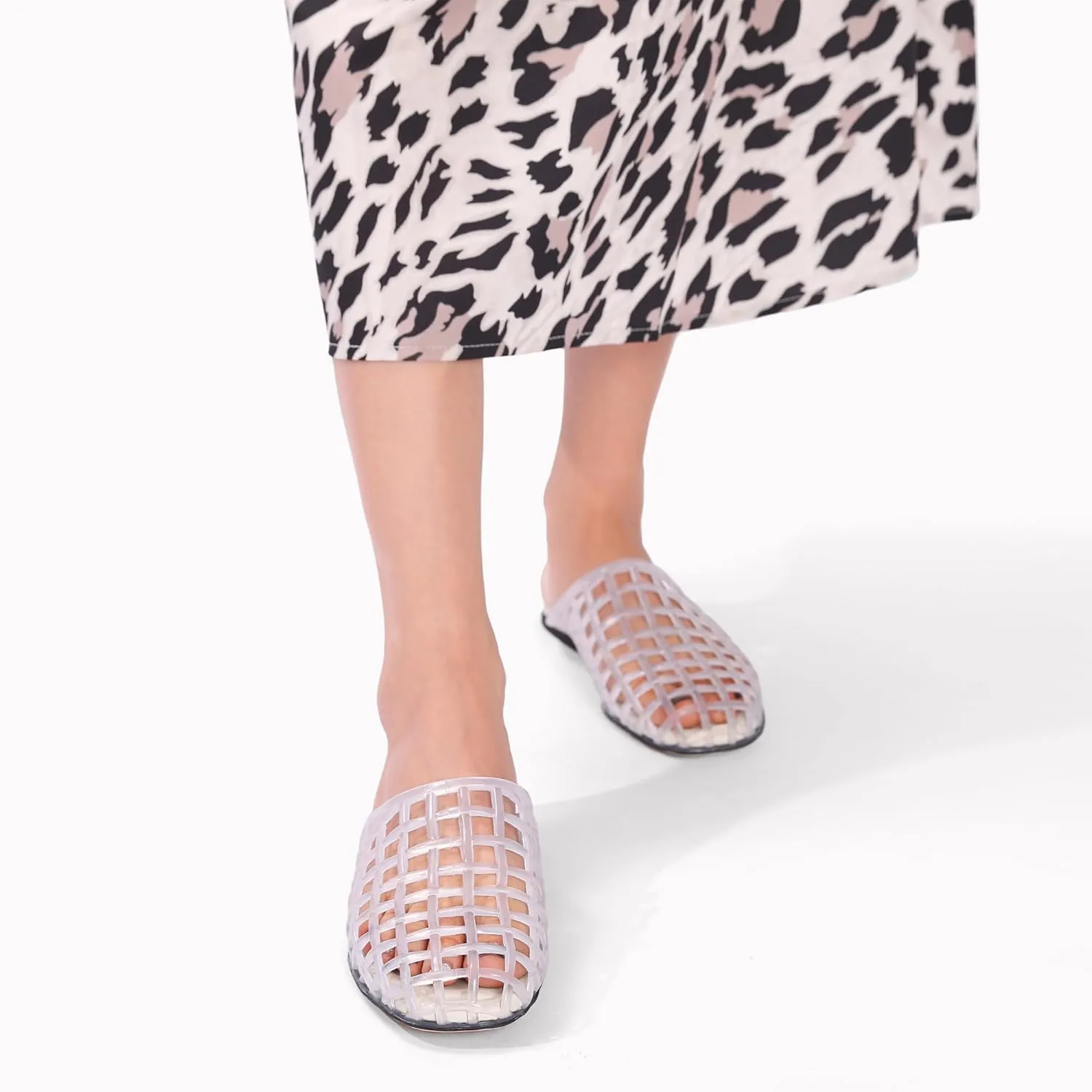 Clear Jelly Shoes for Women Slip on Jelly Mesh Slides Comfortable Closed Toe Flats Sandals Summer Beach Slippers.