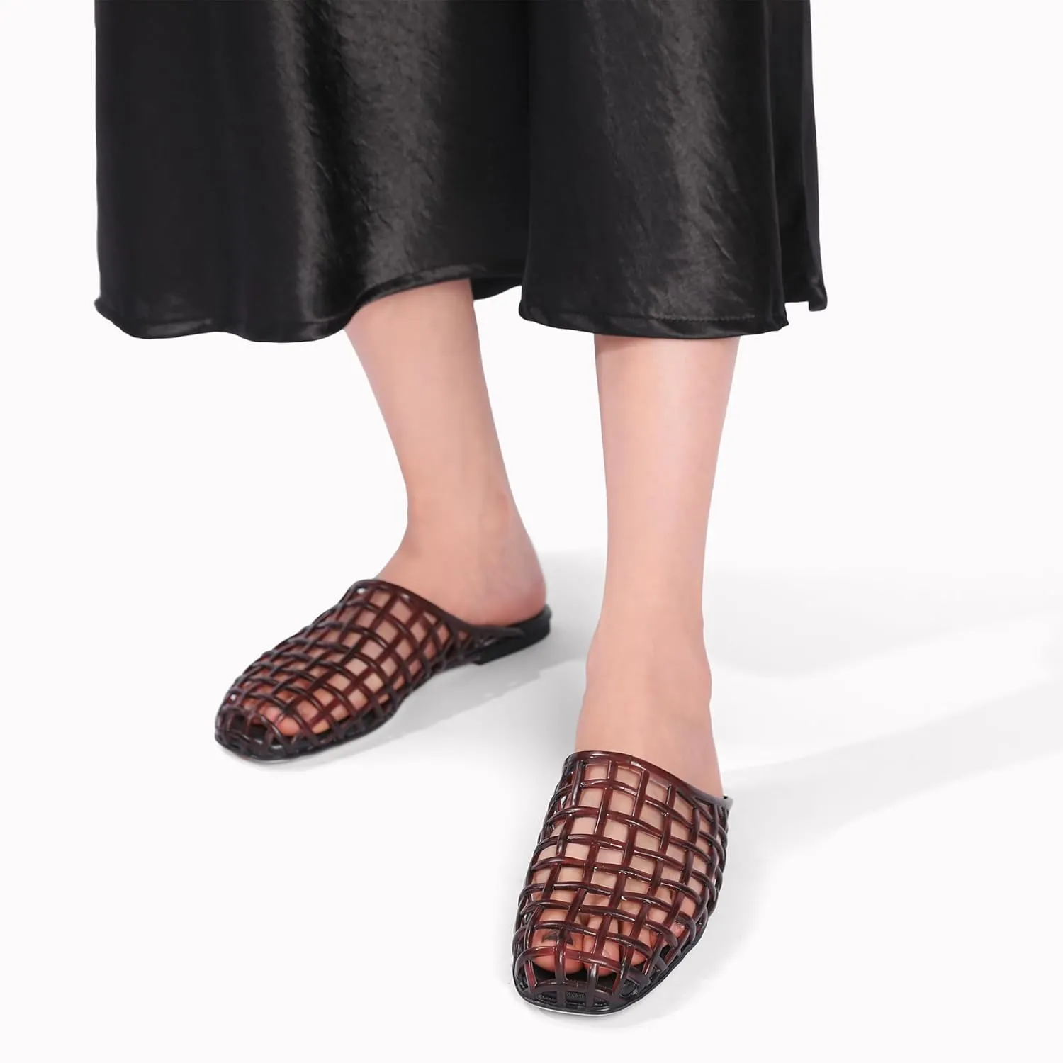 Clear Jelly Shoes for Women Slip on Jelly Mesh Slides Comfortable Closed Toe Flats Sandals Summer Beach Slippers.