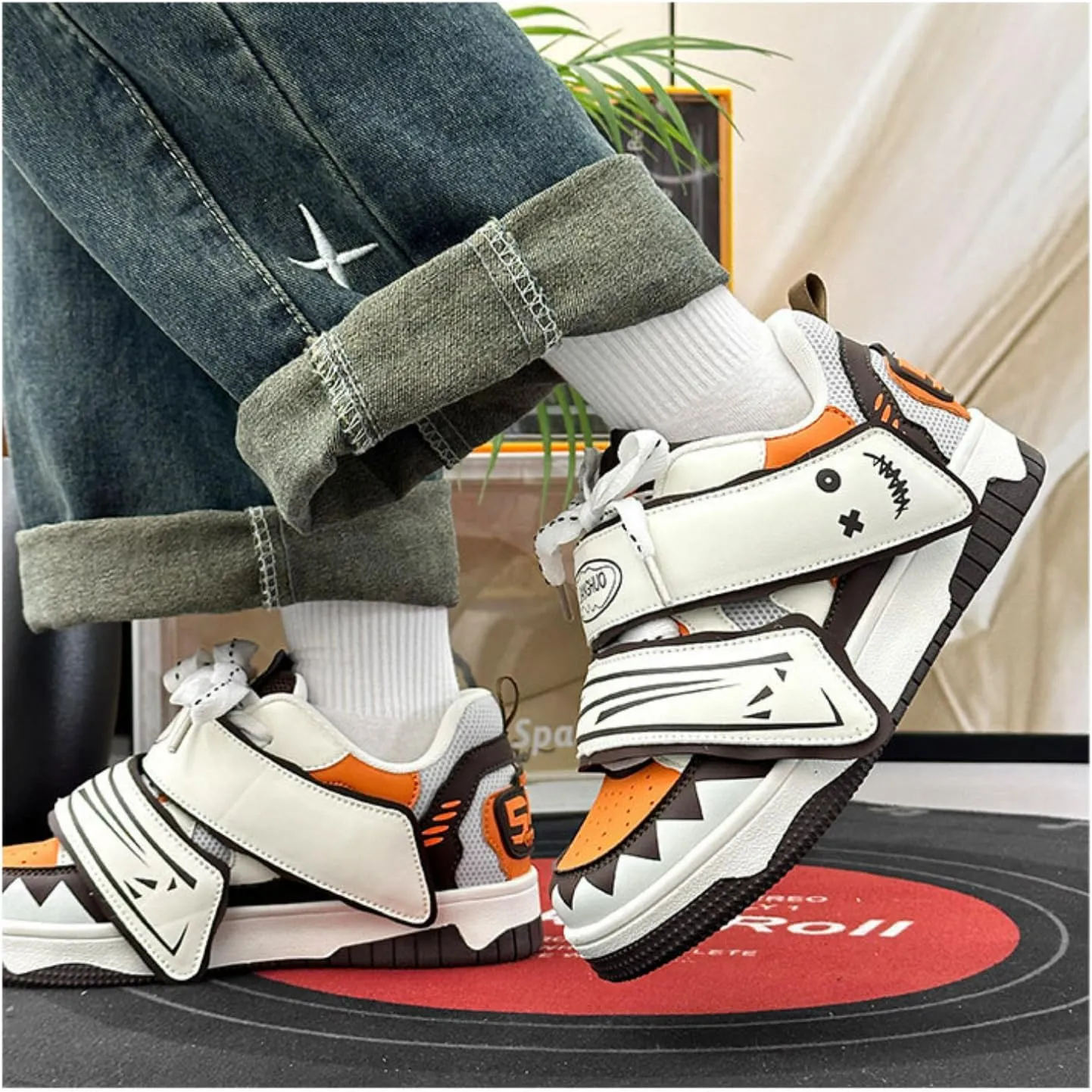 Graffiti Happy Face Hook & Loop Sneakers Women Skate Shoes Y2K Aesthetic Height Increase Casual Outfit Walking Shoes
