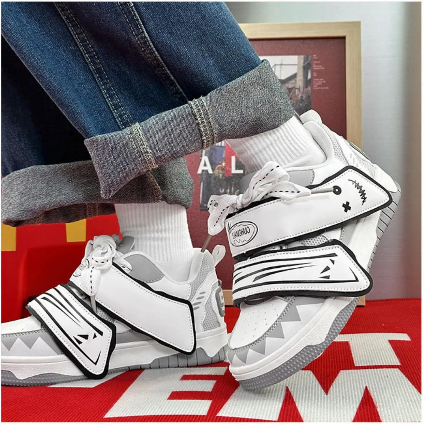 Graffiti Happy Face Hook & Loop Sneakers Women Skate Shoes Y2K Aesthetic Height Increase Casual Outfit Walking Shoes