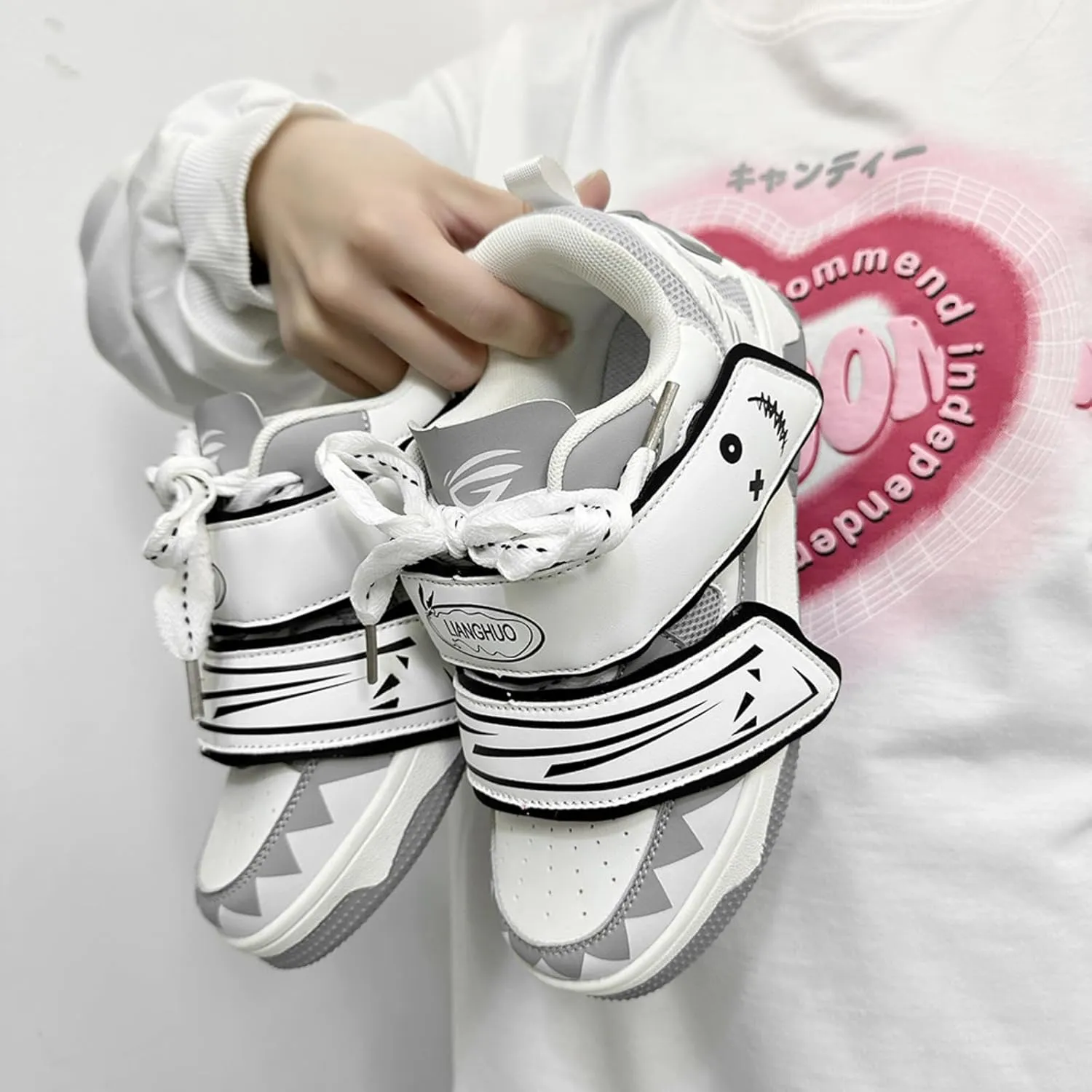 Graffiti Happy Face Hook & Loop Sneakers Women Skate Shoes Y2K Aesthetic Height Increase Casual Outfit Walking Shoes