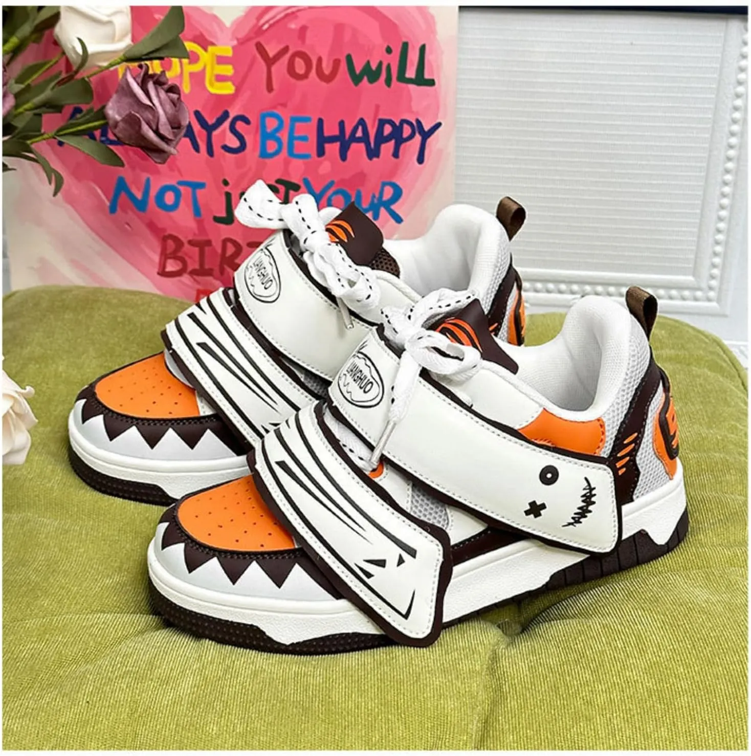 Graffiti Happy Face Hook & Loop Sneakers Women Skate Shoes Y2K Aesthetic Height Increase Casual Outfit Walking Shoes
