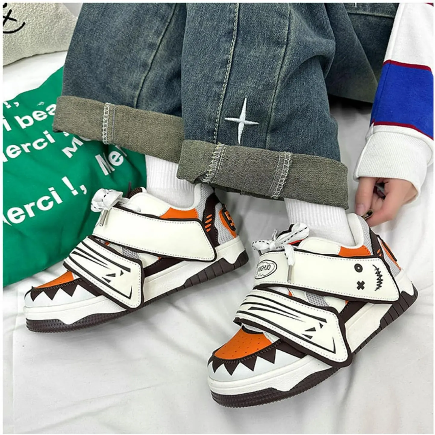 Graffiti Happy Face Hook & Loop Sneakers Women Skate Shoes Y2K Aesthetic Height Increase Casual Outfit Walking Shoes