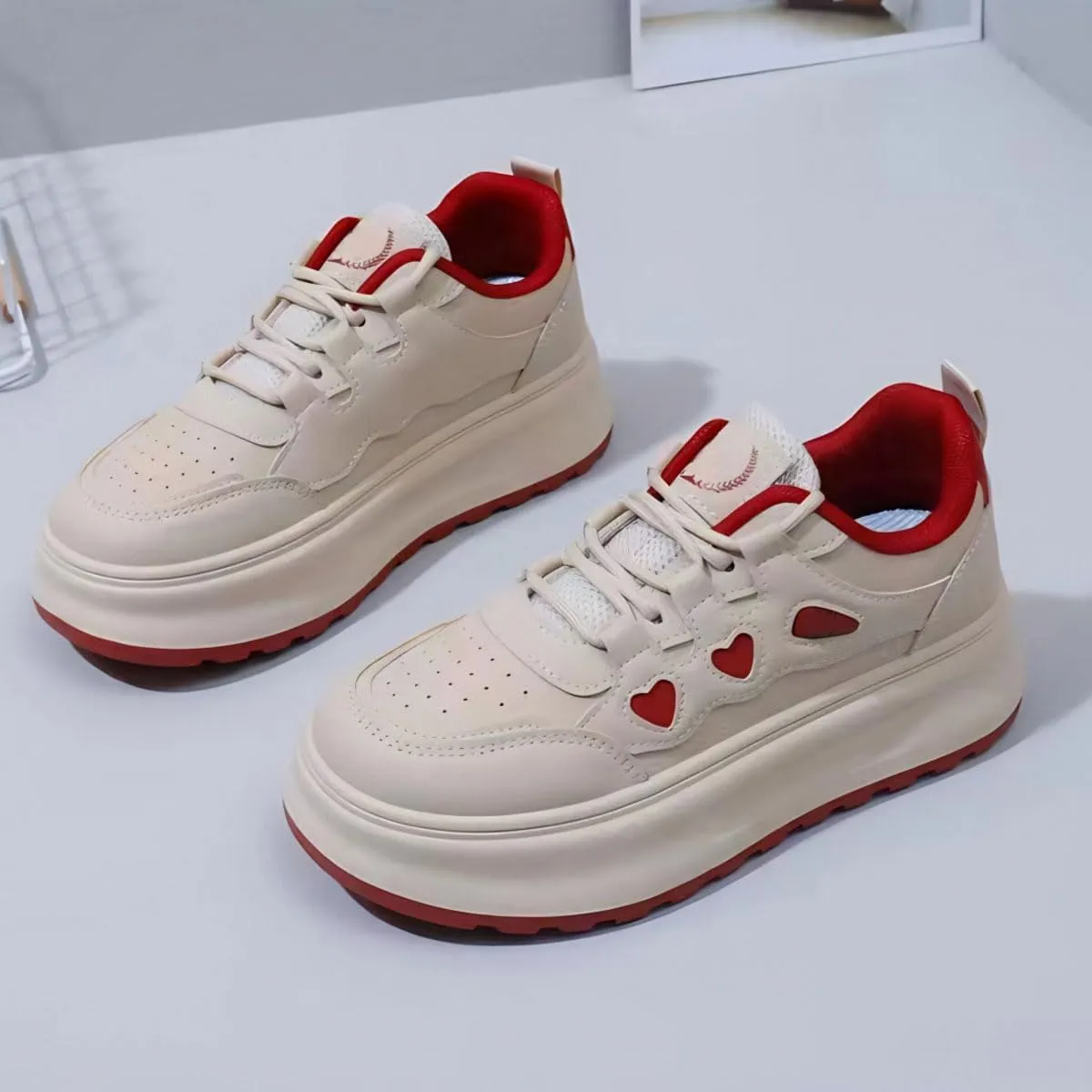 Heart Sneakers for Women & Girls Cute Platform 4cm Walking Shoes for Travel & Gift Giving