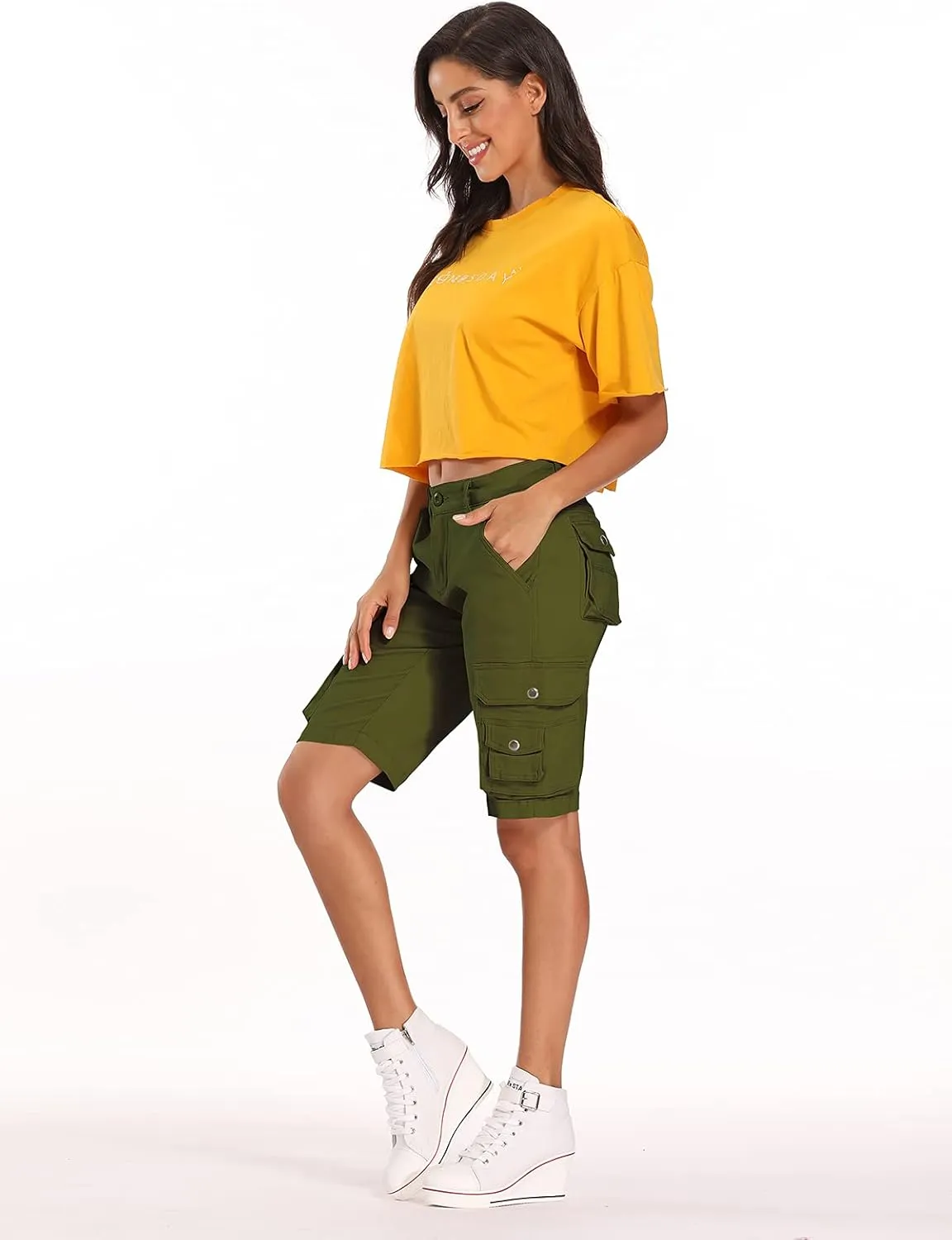 OCHENTA Women's Casual Multi-Pockets Bermuda Cargo Shorts Camo Knee Length Summer Hiking Shorts