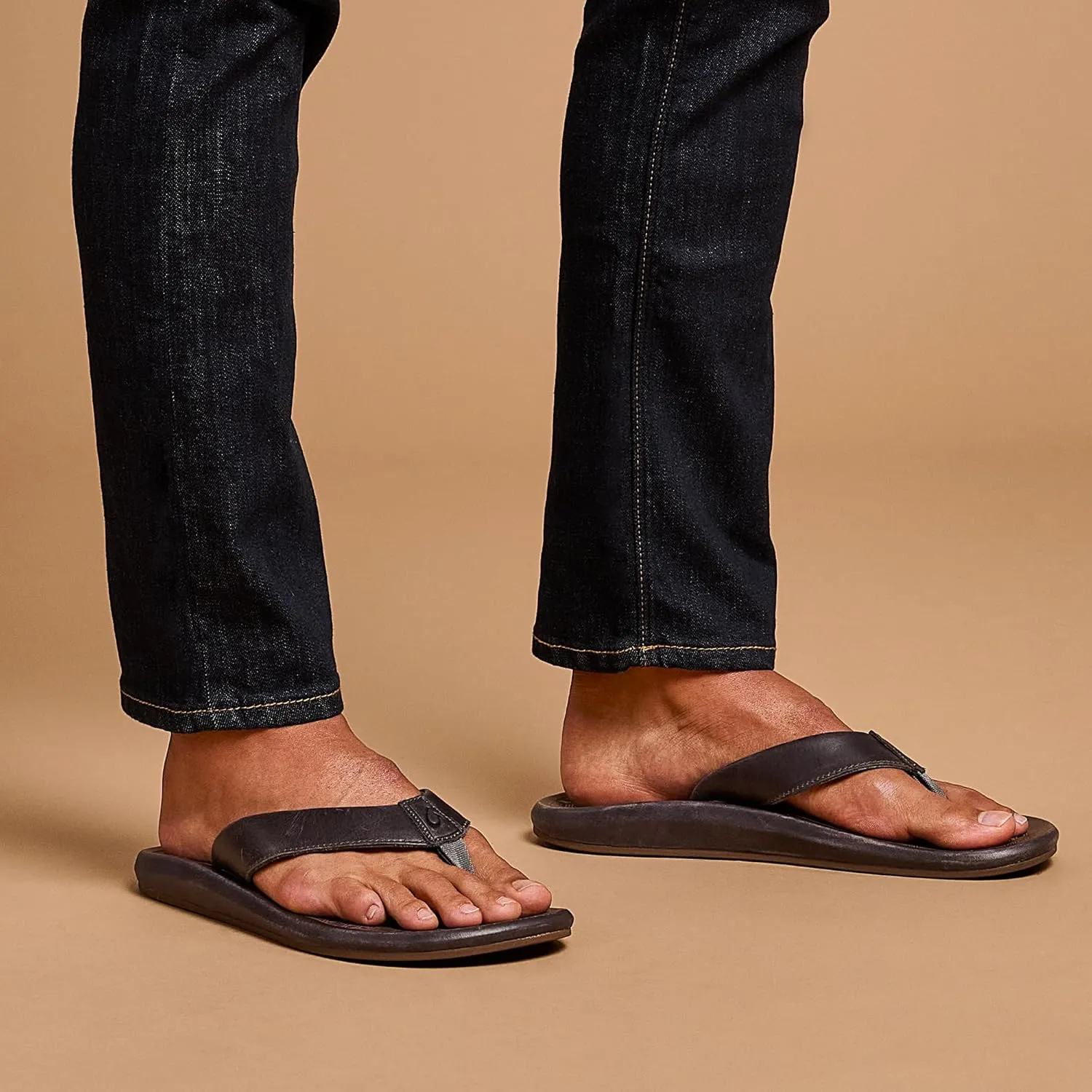 OLUKAI 'Ilikai Men's Leather Sandals, Full-Grain Leather Flip-Flop Slides, Anatomical Footbed & Cushioning, Comfort Fit & Wet Grip Rubber