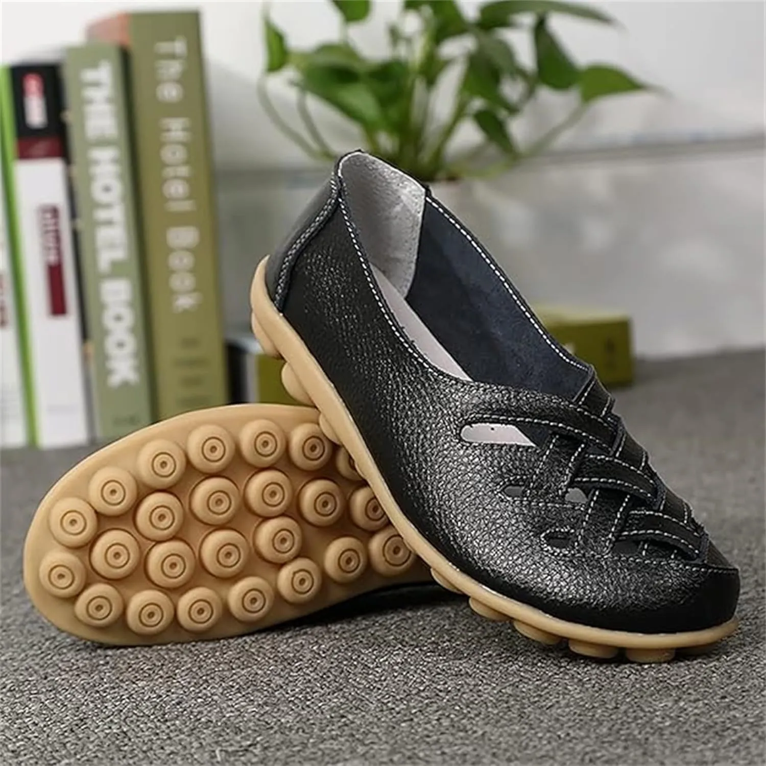 Women's Hollow Out Comfortable Leather Loafers Casual Round Toe Moccasins Wild Driving Flats Soft Walking Boat Shoes Women