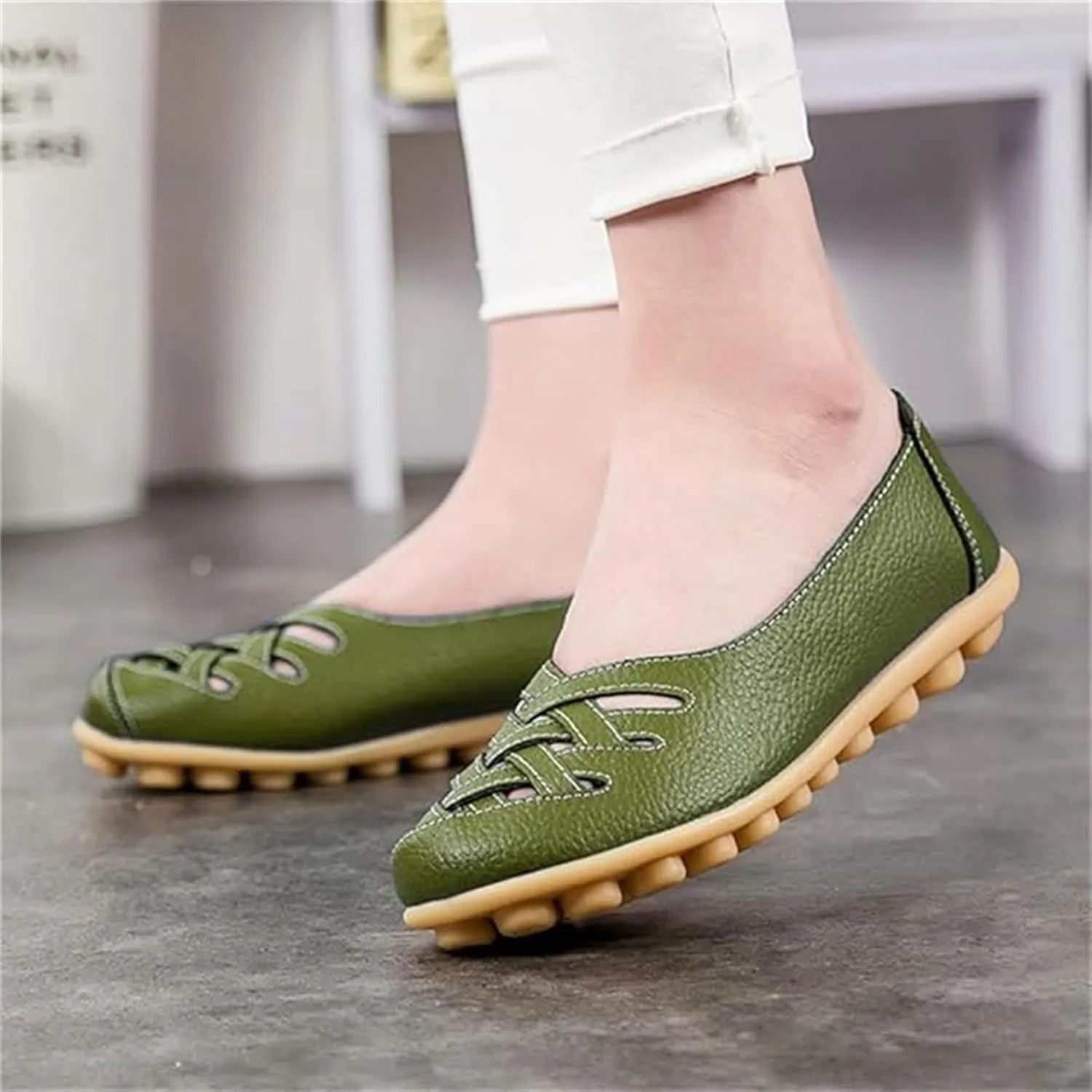 Women's Hollow Out Comfortable Leather Loafers Casual Round Toe Moccasins Wild Driving Flats Soft Walking Boat Shoes Women